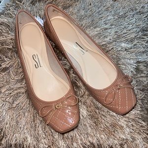 NEW ✨ Caramel Flats
